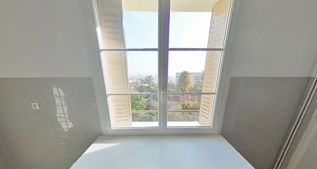 APPARTEMENT T3 A LOUER - LYON 5EME ARRONDISSEMENT Saint-Irenee - 67.06 m2 - 975�&euro; charges comprises par mois