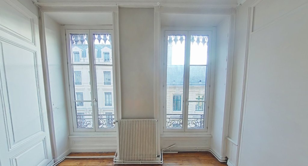 APPARTEMENT T3 A LOUER - LYON 5EME ARRONDISSEMENT Saint-Paul - 64.69 m2 - 950�&euro; charges comprises par mois