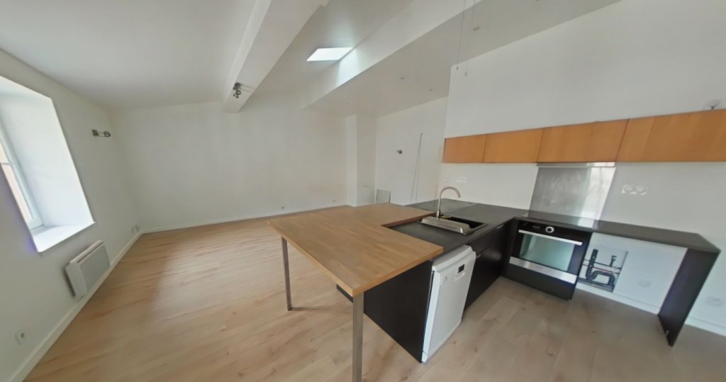 APPARTEMENT T3 A LOUER - LYON 5EME ARRONDISSEMENT - 75.2 m2 - 1 365 &euro; charges comprises par mois