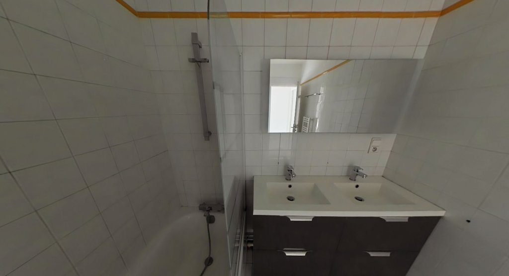 APPARTEMENT T3 A LOUER - LYON 5EME ARRONDISSEMENT - 75.2 m2 - 1 365 &euro; charges comprises par mois