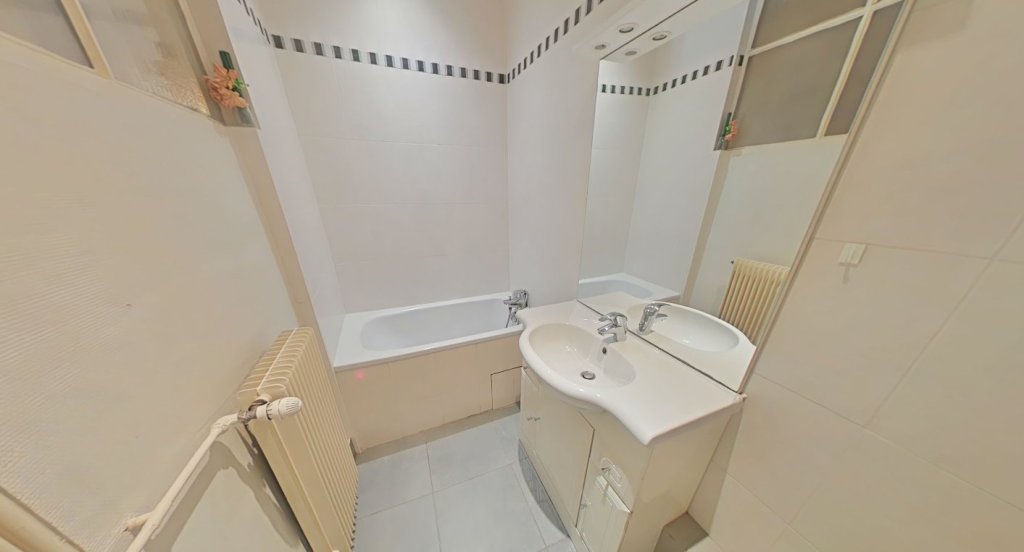 APPARTEMENT T3 A LOUER - LYON 6EME ARRONDISSEMENT Puvis de Chavannes - 87.18 m2 - 1 250 &euro; charges comprises par mois