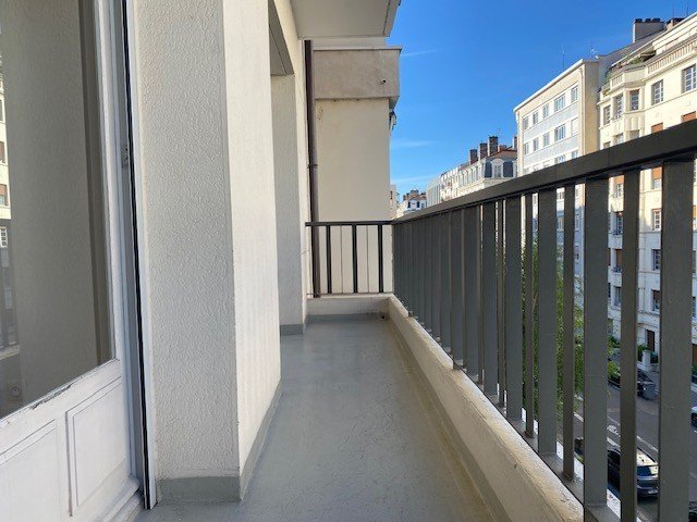 APPARTEMENT T3 A LOUER - LYON 6EME ARRONDISSEMENT l Helvetie - 90.25 m2 - 1 730 &euro; charges comprises par mois