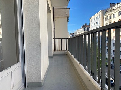 APPARTEMENT T3 A LOUER - LYON 6EME ARRONDISSEMENT l Helvetie - 90.25 m2 - 1 730 € charges comprises par mois