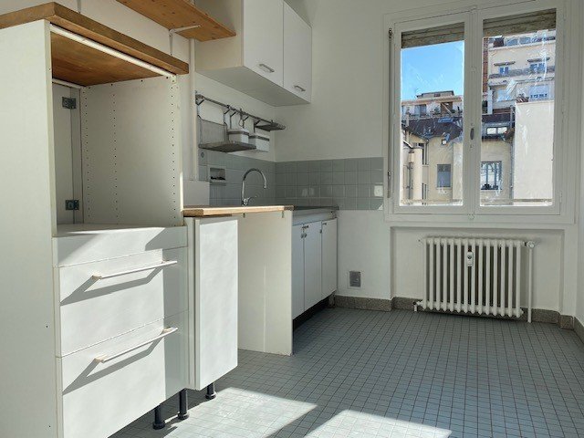 APPARTEMENT T3 A LOUER - LYON 6EME ARRONDISSEMENT l Helvetie - 90.25 m2 - 1 730 &euro; charges comprises par mois