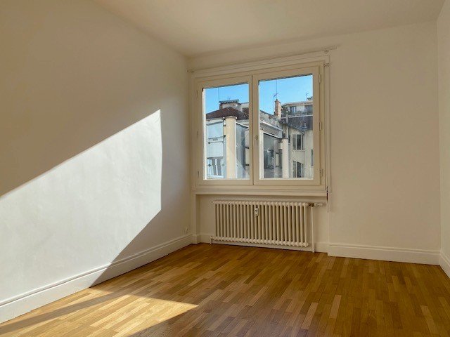 APPARTEMENT T3 A LOUER - LYON 6EME ARRONDISSEMENT l Helvetie - 90.25 m2 - 1 730 &euro; charges comprises par mois