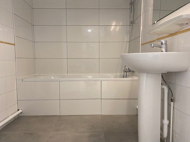 APPARTEMENT T3 A LOUER - LYON 6EME ARRONDISSEMENT l Helvetie - 90.25 m2 - 1 730 &euro; charges comprises par mois