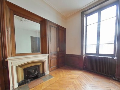 APPARTEMENT T3 A LOUER - LYON 6EME ARRONDISSEMENT - 86.59 m2 - 1130 € charges comprises par mois