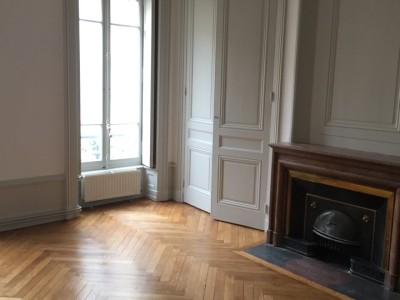 APPARTEMENT T3 A LOUER - LYON 6EME ARRONDISSEMENT - 113,48 m2 - 1711 € charges comprises par mois