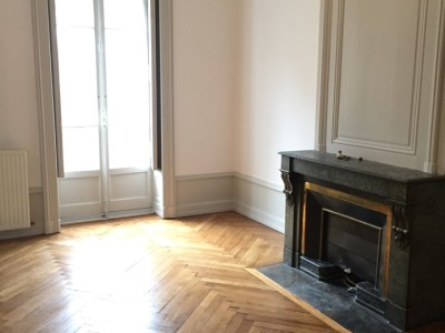 APPARTEMENT T3 A LOUER - LYON 6EME ARRONDISSEMENT - 113,48 m2 - 1711 € charges comprises par mois