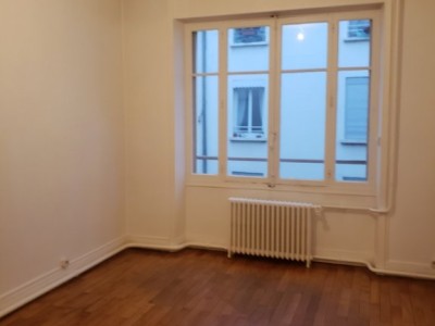 APPARTEMENT T3 A LOUER - LYON 7EME ARRONDISSEMENT - 73.06 m2 - 945 € charges comprises par mois