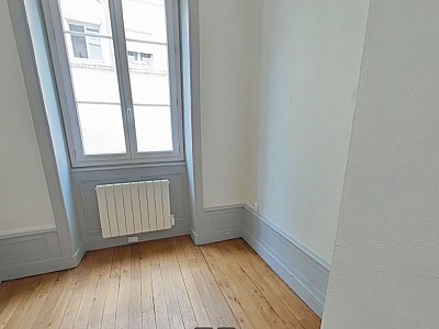 APPARTEMENT T3 A LOUER - LYON 7EME ARRONDISSEMENT Saint-Louis - 47.07 m2 - 805€ charges comprises par mois