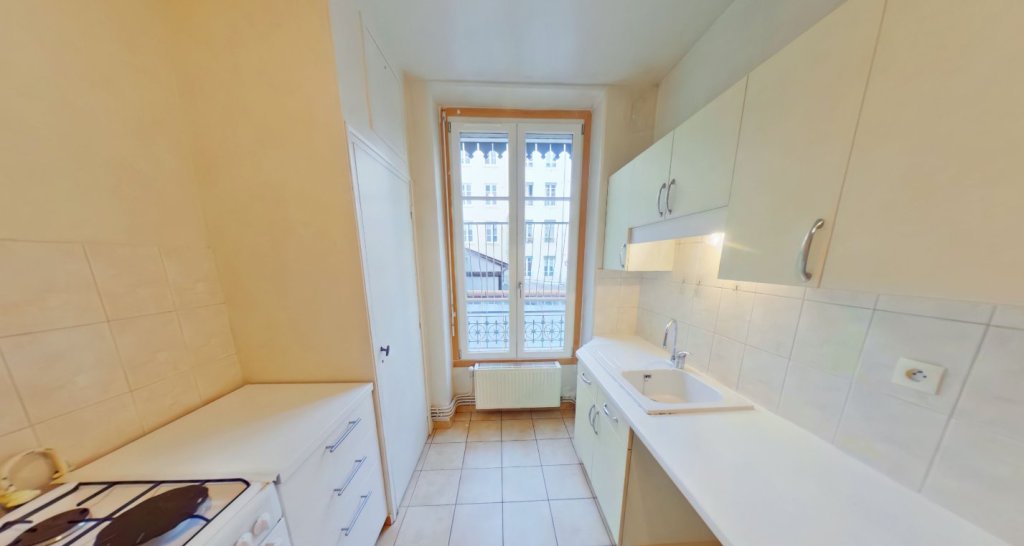 APPARTEMENT T3 A LOUER - LYON 7EME ARRONDISSEMENT Pasteur - 78.01 m2 - 993,32�&euro; charges comprises par mois