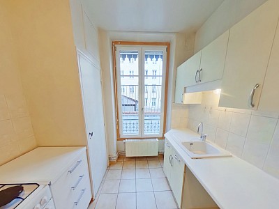 APPARTEMENT T3 A LOUER - LYON 7EME ARRONDISSEMENT Pasteur - 78.01 m2 - 993,32�&euro; charges comprises par mois