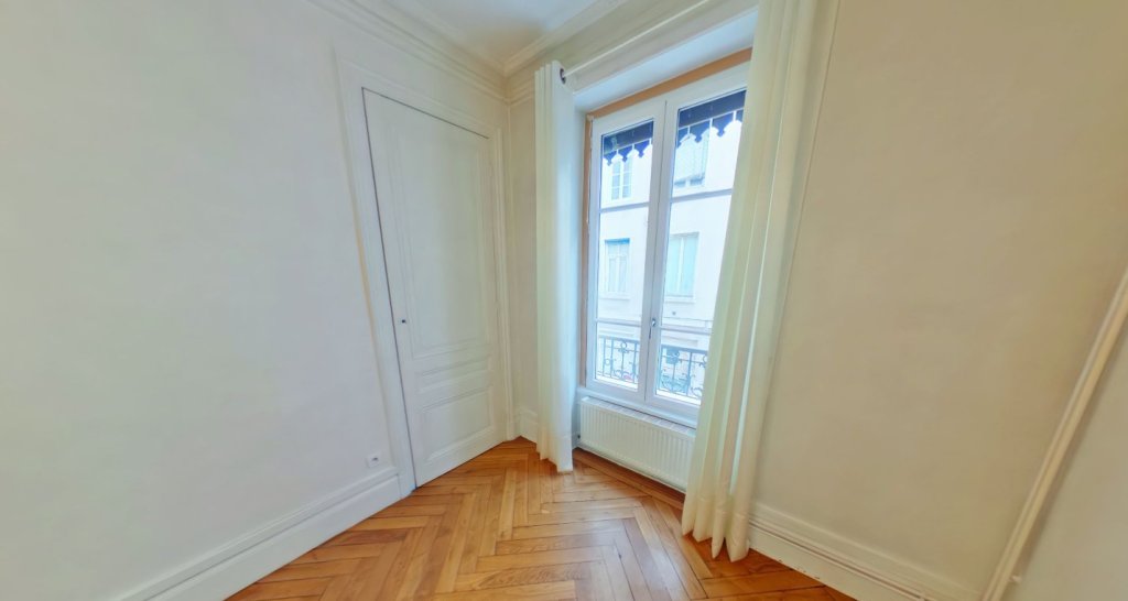 APPARTEMENT T3 A LOUER - LYON 7EME ARRONDISSEMENT Pasteur - 78.01 m2 - 993,32�&euro; charges comprises par mois