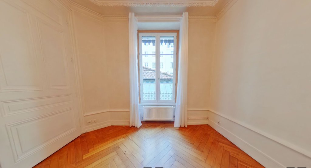 APPARTEMENT T3 A LOUER - LYON 7EME ARRONDISSEMENT Pasteur - 78.01 m2 - 993,32�&euro; charges comprises par mois