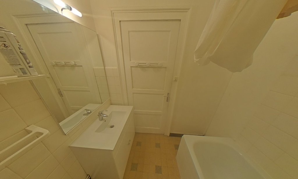 APPARTEMENT T3 A LOUER - LYON 7EME ARRONDISSEMENT Mairie - 72.71 m2 - 1�050�&euro; charges comprises par mois