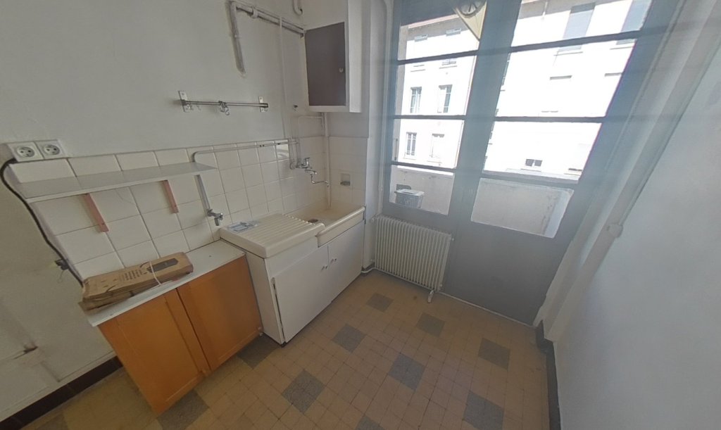 APPARTEMENT T3 A LOUER - LYON 7EME ARRONDISSEMENT Mairie - 72.71 m2 - 1 050 &euro; charges comprises par mois