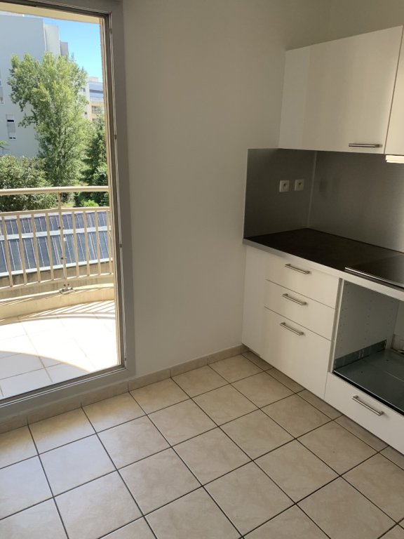 APPARTEMENT T3 A LOUER - LYON 7EME ARRONDISSEMENT Lamothe - 70.61 m2 - 1 152,78 &euro; charges comprises par mois
