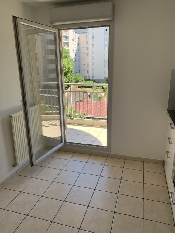 APPARTEMENT T3 A LOUER - LYON 7EME ARRONDISSEMENT Lamothe - 70.61 m2 - 1 152,78 &euro; charges comprises par mois