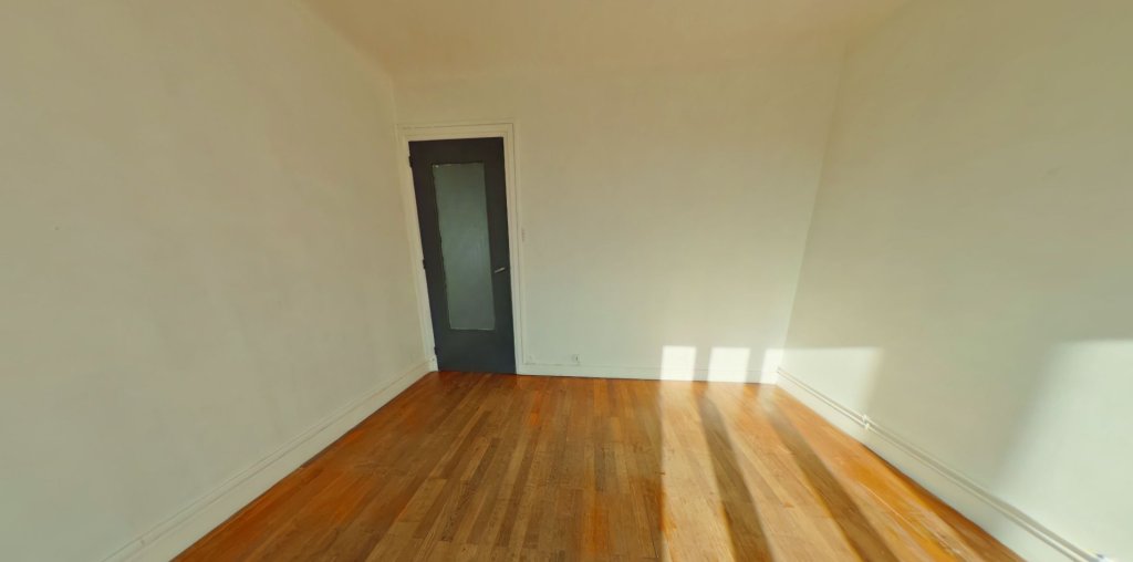 APPARTEMENT T3 A LOUER - LYON 7EME ARRONDISSEMENT Route de Vienne - 59.5 m2 - 849 &euro; charges comprises par mois