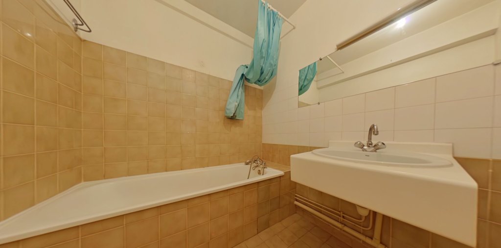 APPARTEMENT T3 A LOUER - LYON 7EME ARRONDISSEMENT Jean-Mace - 78.18 m2 - 1 130 &euro; charges comprises par mois