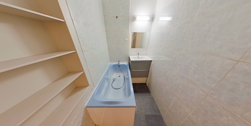 APPARTEMENT T3 A LOUER - LYON 7EME ARRONDISSEMENT Le Prado - 69.22 m2 - 890 &euro; charges comprises par mois