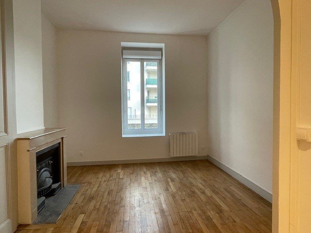 APPARTEMENT T3 A LOUER - LYON 8EME ARRONDISSEMENT Les Alouettes-Bachut - 54.07 m2 - 829�&euro; charges comprises par mois