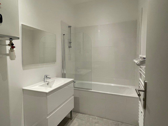 APPARTEMENT T3 A LOUER - LYON 8EME ARRONDISSEMENT Les Alouettes-Bachut - 54.07 m2 - 829�&euro; charges comprises par mois