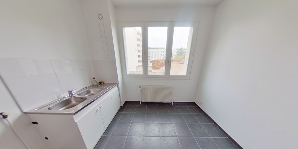 APPARTEMENT T3 A LOUER - LYON 8EME ARRONDISSEMENT Jean Moulin - 89.54 m2 - 1 430 &euro; charges comprises par mois