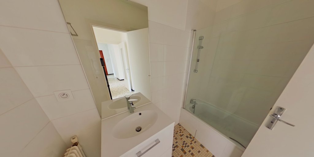 APPARTEMENT T3 A LOUER - LYON 8EME ARRONDISSEMENT Jean Moulin - 89.54 m2 - 1 430 &euro; charges comprises par mois