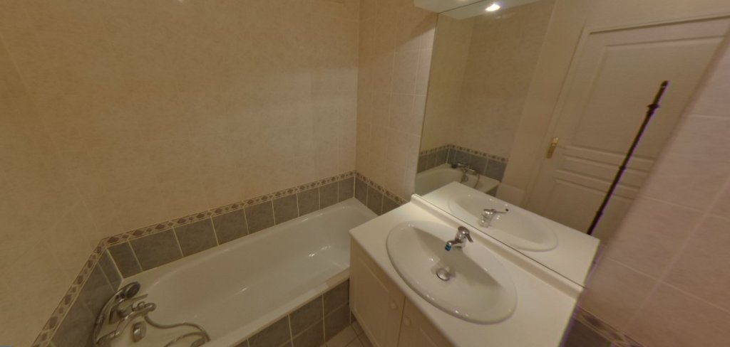 APPARTEMENT T3 A LOUER - LYON 9EME ARRONDISSEMENT Saint-Pierre de Vaise - 70.55 m2 - 980 &euro; charges comprises par mois