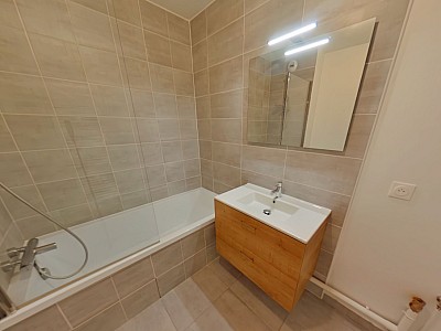 APPARTEMENT T3 A LOUER - SATHONAY CAMP - 59.53 m2 - 891 € charges comprises par mois
