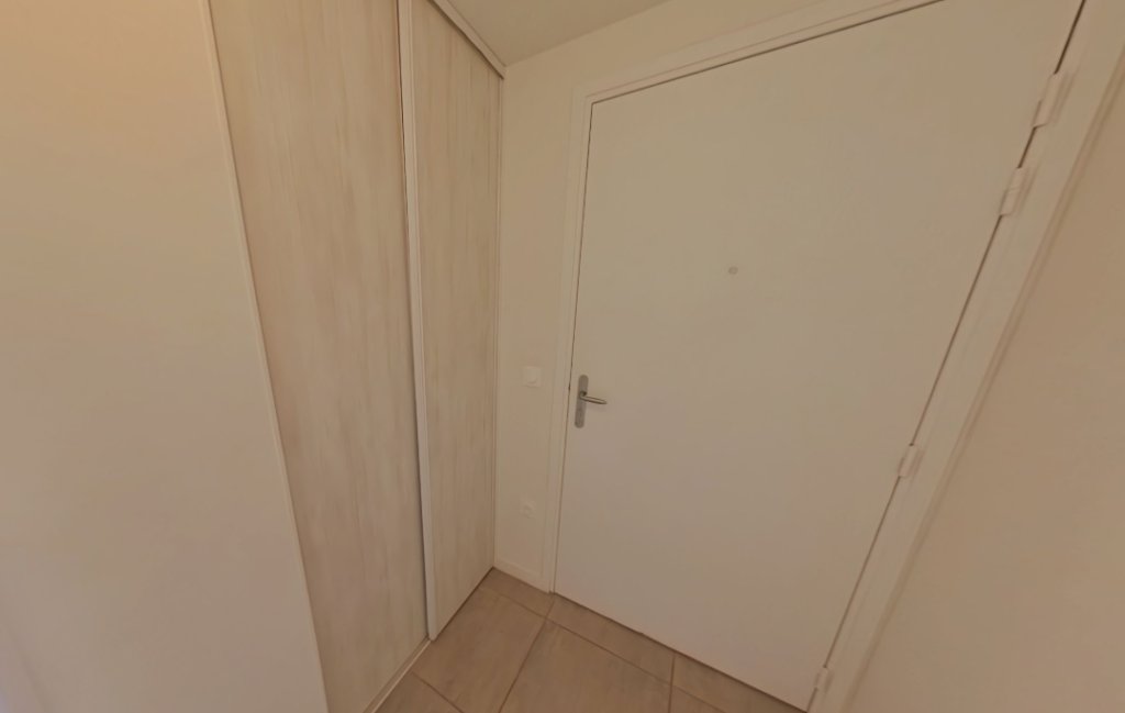 APPARTEMENT T3 A LOUER - SATHONAY CAMP - 59.53 m2 - 891 &euro; charges comprises par mois