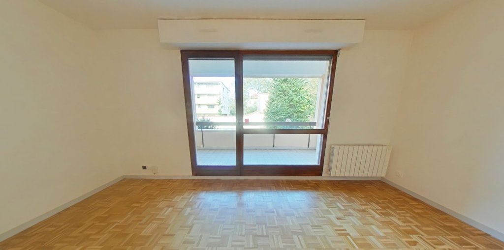 APPARTEMENT T3 A LOUER - ST GENIS LAVAL Moly - 74.12 m2 - 920�&euro; charges comprises par mois