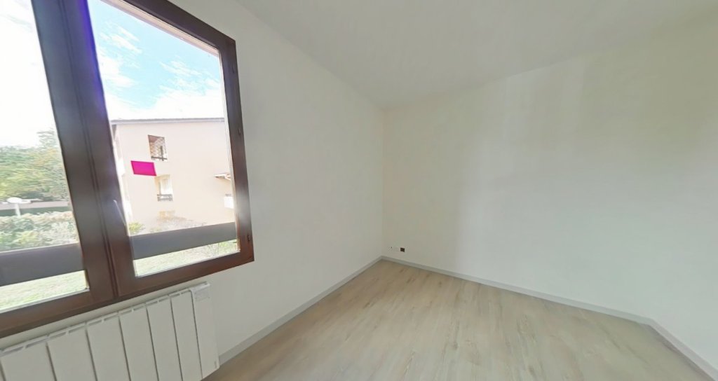 APPARTEMENT T3 A LOUER - ST GENIS LAVAL Moly - 74.12 m2 - 920�&euro; charges comprises par mois