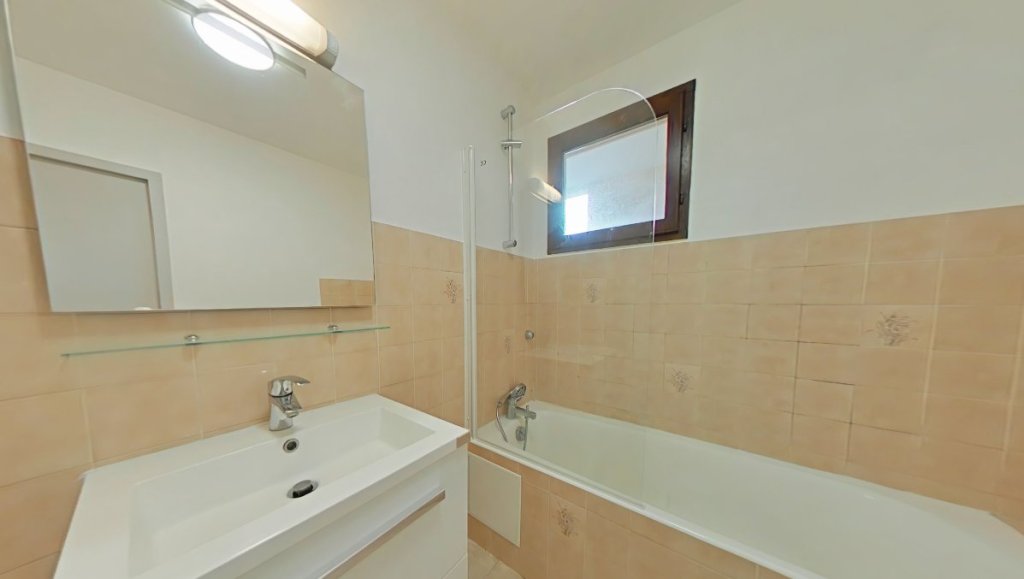 APPARTEMENT T3 A LOUER - ST GENIS LAVAL Moly - 74.12 m2 - 920�&euro; charges comprises par mois