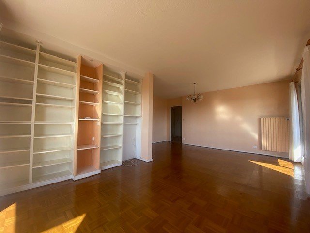 APPARTEMENT T3 A LOUER - ST GENIS LAVAL Centre-Bourg - 69.5 m2 - 975 &euro; charges comprises par mois