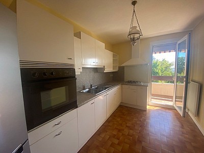 APPARTEMENT T3 A LOUER - ST GENIS LAVAL Centre-Bourg - 69.5 m2 - 975 &euro; charges comprises par mois