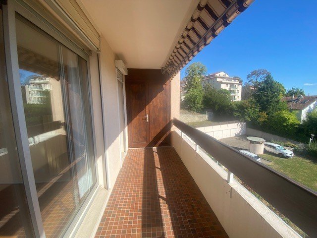 APPARTEMENT T3 A LOUER - ST GENIS LAVAL Centre-Bourg - 69.5 m2 - 975 &euro; charges comprises par mois