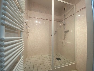 APPARTEMENT T3 A LOUER - ST GENIS LAVAL Centre-Bourg - 69.5 m2 - 975 &euro; charges comprises par mois