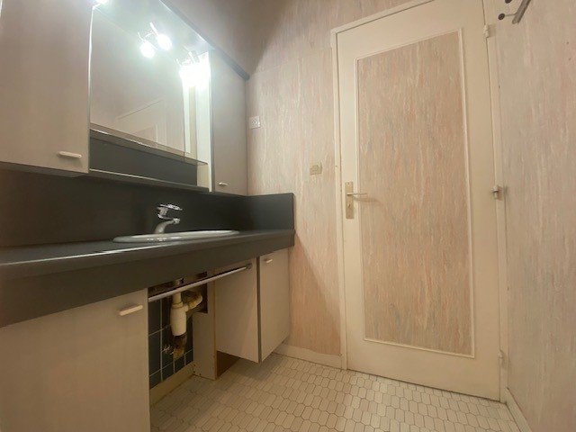 APPARTEMENT T3 A LOUER - ST GENIS LAVAL Centre-Bourg - 69.5 m2 - 975 &euro; charges comprises par mois