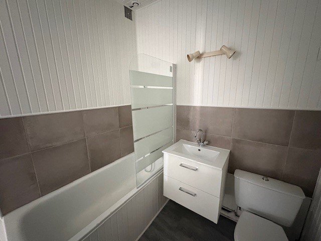 APPARTEMENT T3 A LOUER - TASSIN LA DEMI LUNE La-Raude - 63.5 m2 - 895�&euro; charges comprises par mois