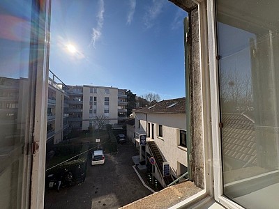 APPARTEMENT T3 A LOUER - TASSIN LA DEMI LUNE La-Raude - 63.5 m2 - 895�&euro; charges comprises par mois