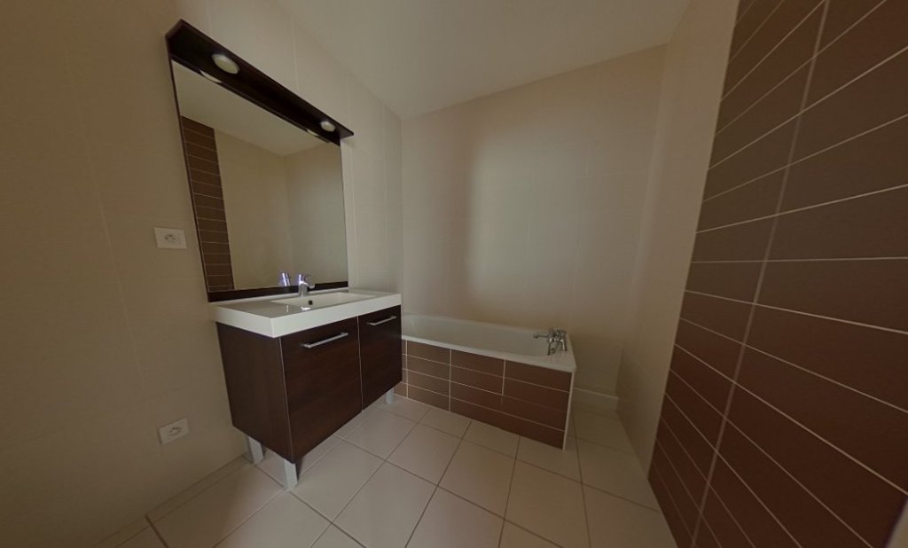 APPARTEMENT T3 A LOUER - TASSIN LA DEMI LUNE Centre-Ville - 65.75 m2 - 1�145�&euro; charges comprises par mois