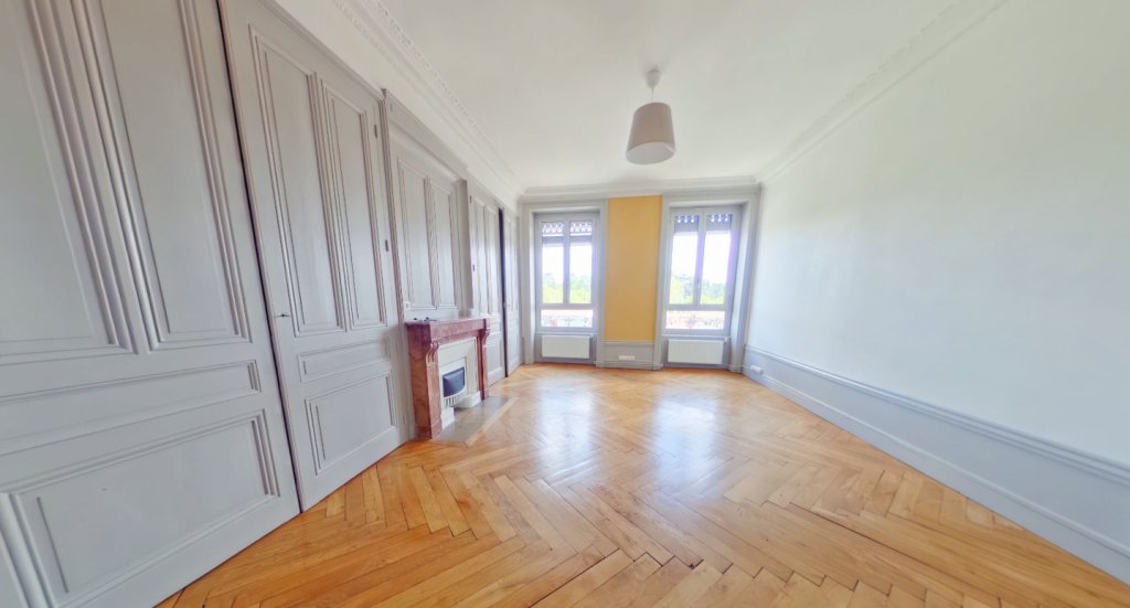 APPARTEMENT T3 A LOUER - TASSIN LA DEMI LUNE Centre-Ville - 78.89 m2 - 935 &euro; charges comprises par mois