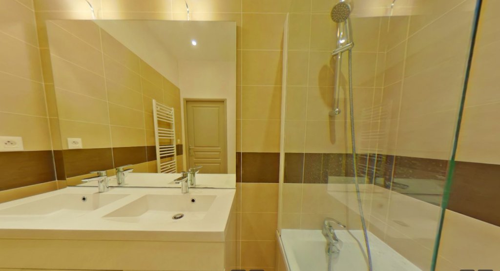 APPARTEMENT T3 A LOUER - TASSIN LA DEMI LUNE Centre-Ville - 78.89 m2 - 935 &euro; charges comprises par mois