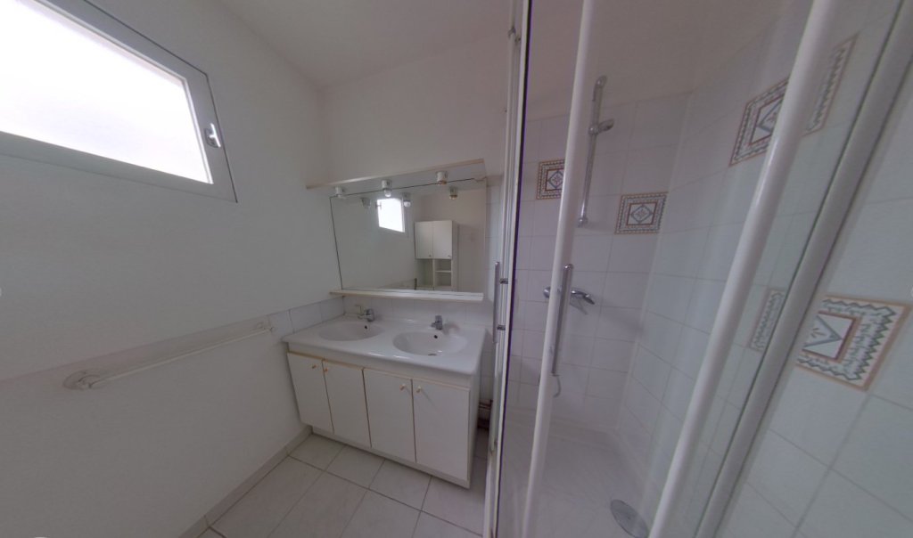 APPARTEMENT T3 A LOUER - VILLEURBANNE Einstein-Salengro - 65.7 m2 - 900�&euro; charges comprises par mois