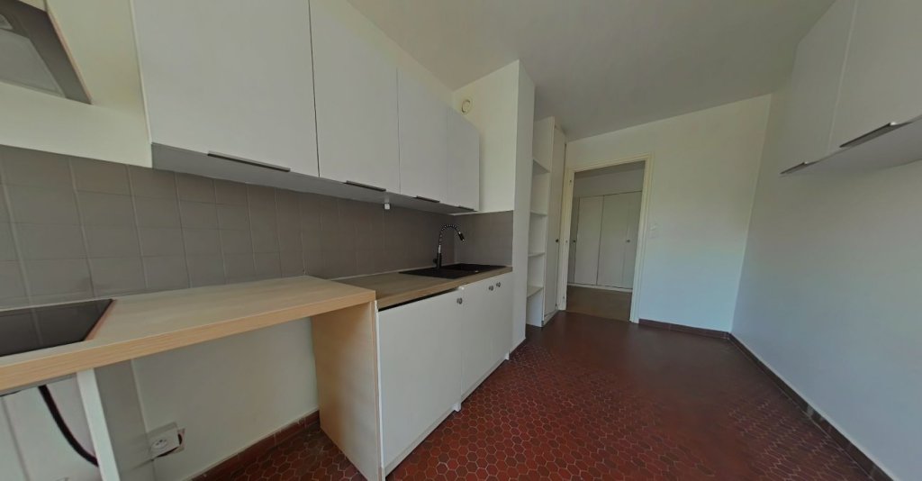 APPARTEMENT T4 A LOUER - CALUIRE ET CUIRE Montessuy-Ouest - 94.56 m2 - 1 277 &euro; charges comprises par mois