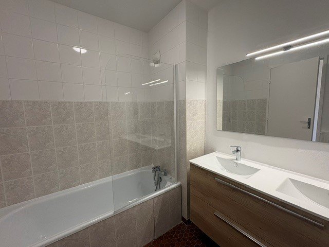 APPARTEMENT T4 A LOUER - CALUIRE ET CUIRE Montessuy-Ouest - 84.64 m2 - 1 375 &euro; charges comprises par mois