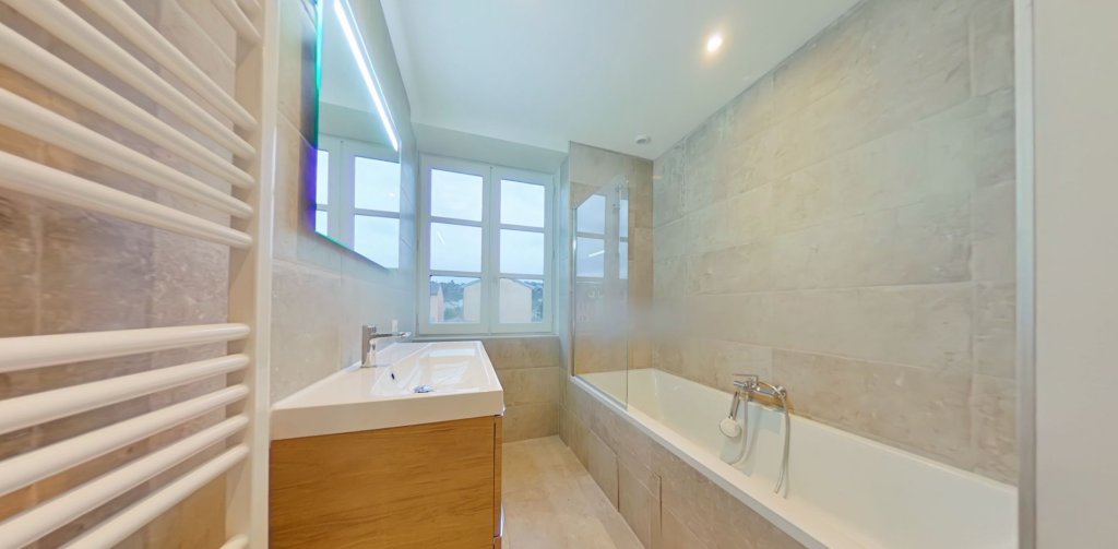 APPARTEMENT T4 A LOUER - L ARBRESLE - 84.84 m2 - 1 020 &euro; charges comprises par mois